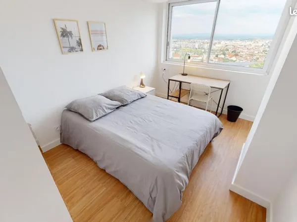 Chambre 6 pièces 81 m²