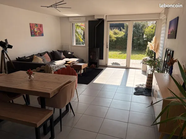 VENTE MAISON INDIVIDUELLE - 3 CHBS - JARDIN - TRES LUMINEUSE - IDEALEMENT SITUEE (écoles / commerces