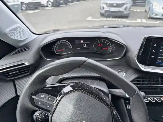 Peugeot 208 puretech 100 s&amp;s bvm6 — photo 10
