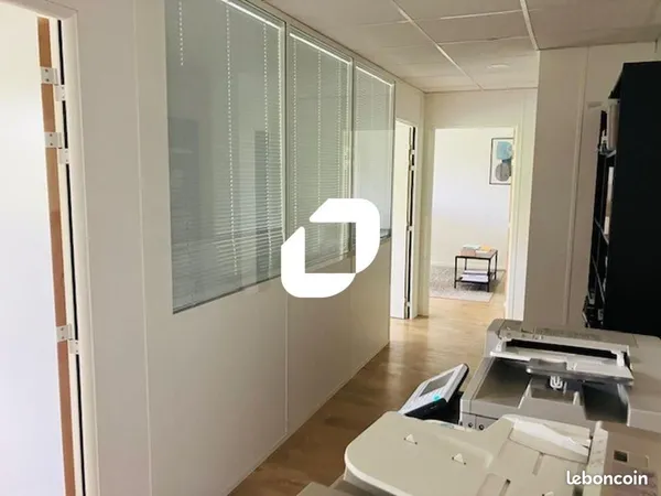 Bureau 101 m²