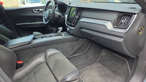 Volvo XC60 2.0 D4 190 Geartronic8 - R-Design – 2018 – 152000 km – Diesel – Boîte Automatique — photo 35