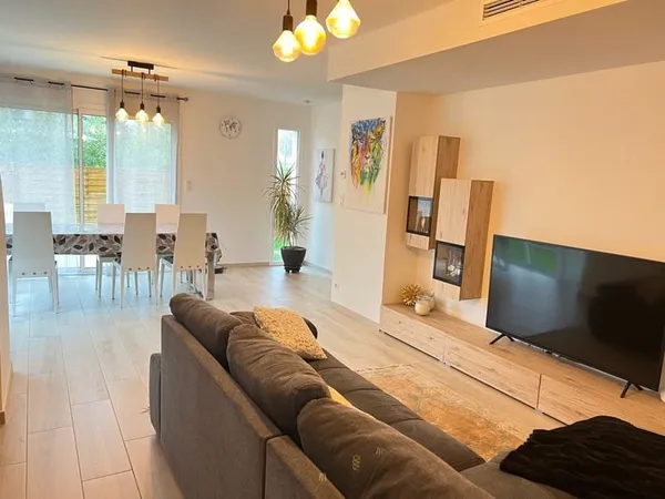 MAISON T5 NEUVE-115 M2 avec Garage, Jardin et Piscine