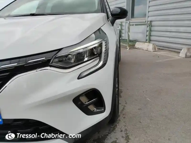 Renault Captur tce 140 edc - 21 intens — photo 3