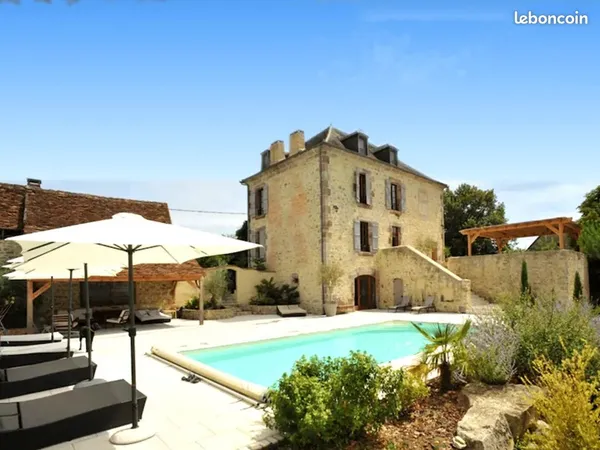 Maison 13 pièces 301 m²
