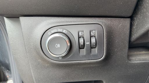 Opel Corsa 1.4 90 - Black – 2017 – 127041 km – Essence – Boîte Manuelle — photo 2