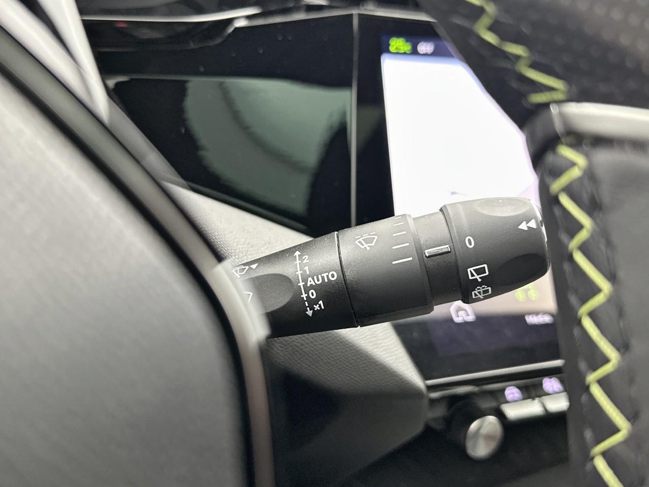 Peugeot 308 hybrid 136 e-dcs6 gt — photo 17