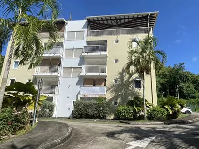 BEL APPARTEMENT F2- 60 m²- LE LAMENTIN