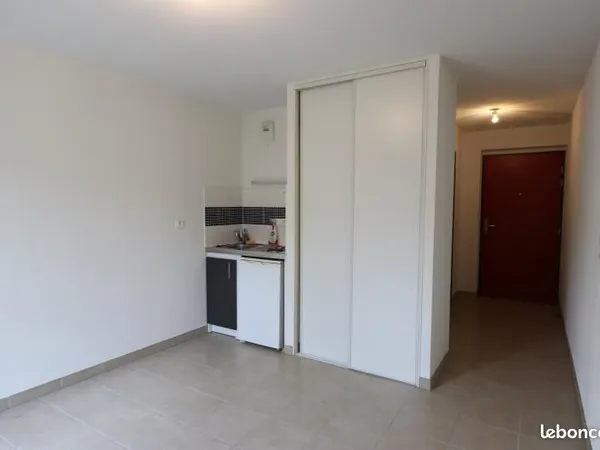 Studio 1 pièce 19 m²