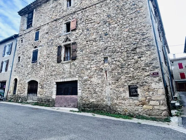 En Cévennes, Alzon, Immeubles à restaurer, avec jardin non a