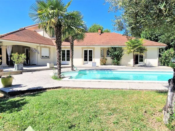 Maison 9 pièces 250 m²