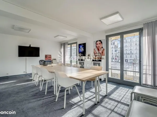 Bureau 131 m²