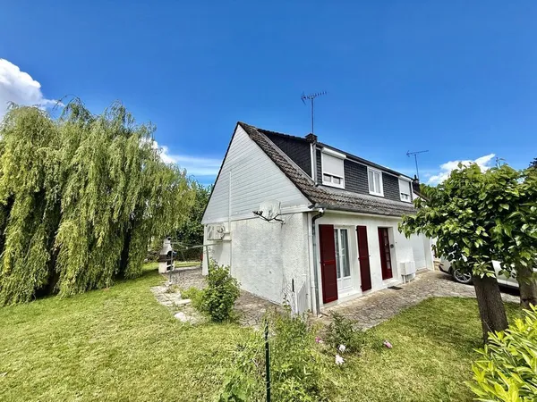 Maison indépendante 4ch/ss-sol complet/749 m²/ solaire/Clims