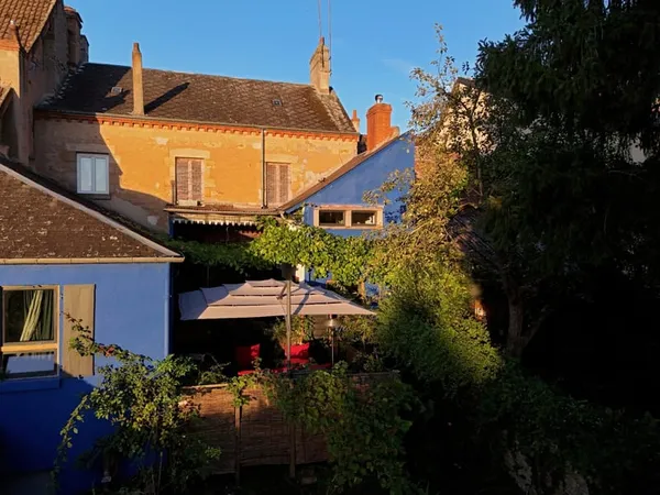 Maison de caractère à vendre 6 pièces LA CHATRE (36) 4 chambres, 2 garage, terrasse, jardin, rivière