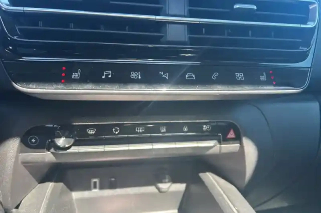 Citroën C5 Aircross hybride rechargeable 225 e-eat8 — photo 27