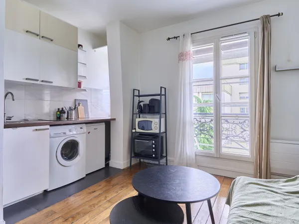 Loue appartemt meublé 5e étage - 42m2 - bvd Ornano