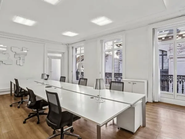 Bureau 230 m²