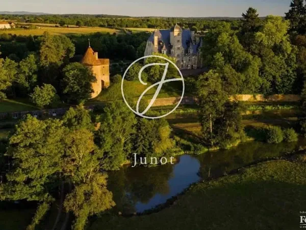 Château 40 pièces 2163 m²
