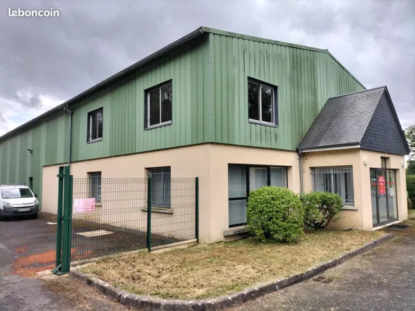 Local 1300 m² La Suze-sur-Sarthe