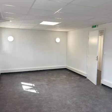 LOCAL D'ACTIVITE 94 m² AUBAGNE