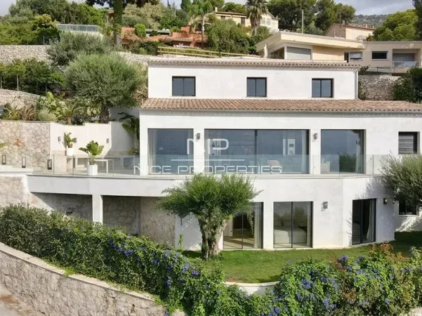 BEAUSOLEIL - BELLEVUE : Villa contemporaine avec piscine et vue panoramique sur Monaco