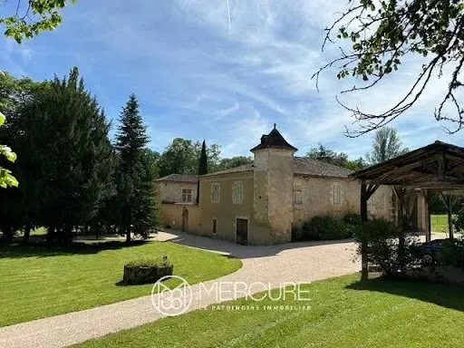 Château 10 pièces 322 m²