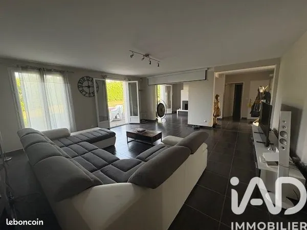 Maison 8 pièces 226 m²