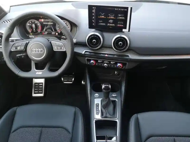 Audi Q2 35 tfsi 150 s tronic 7 — photo 11