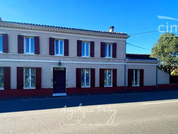 Fort potentiel ! 300 m2 Habitables avec dépendances et terrain constructible