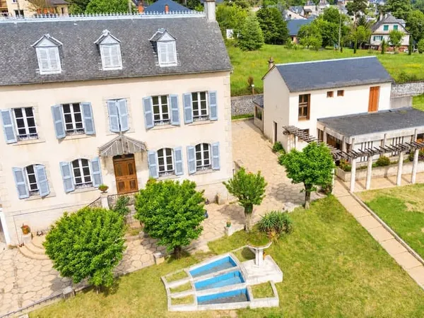 Ensemble immobilier de caractère à deux pas du centre-ville