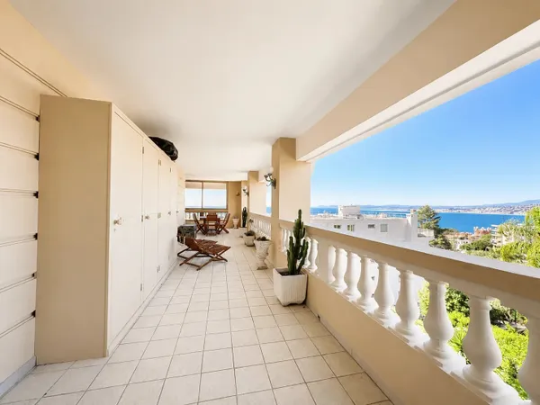 NICE - MONT BORON | Appartement meublé avec terrasse et vue mer - Location mobilité