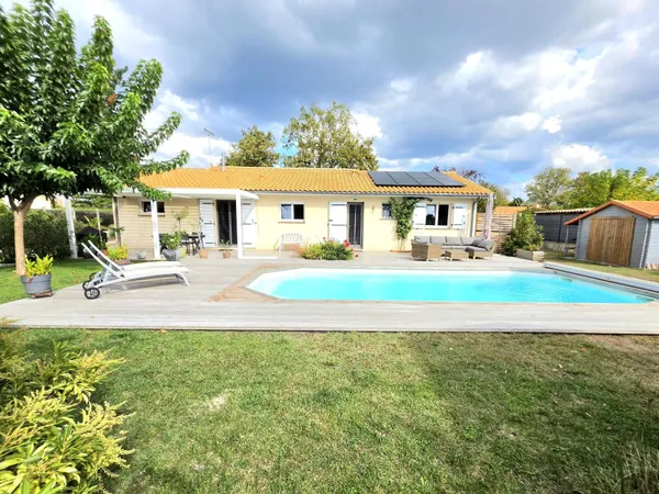 Maison trois chambres située à Marcheprime avec piscine