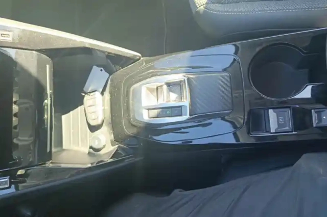Peugeot 208 electrique 50 kwh 136ch — photo 29