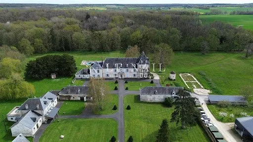 Château 28 pièces 930 m²