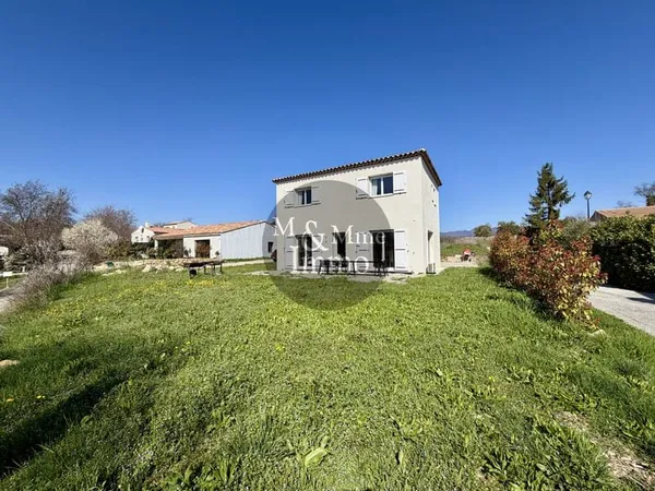 Maison récente avec terrain