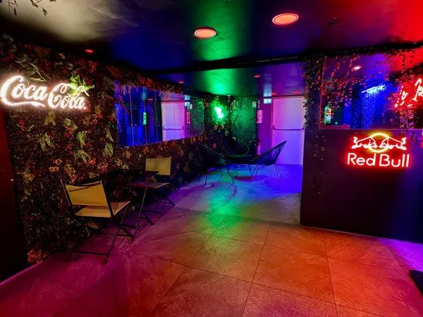 Bar ambiance estacade