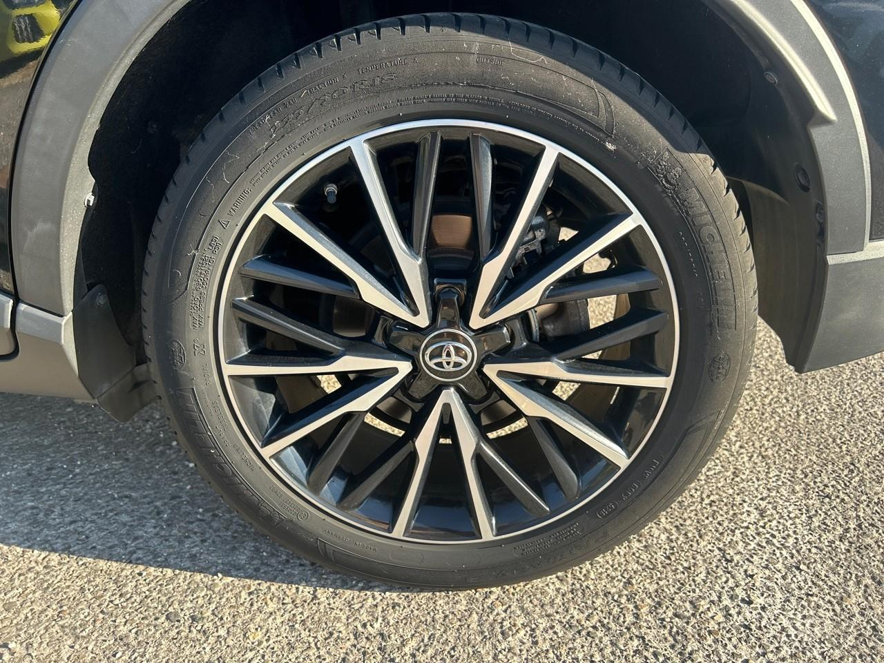 Toyota C-Hr 122h distinctive 2wd e-cvt — photo 11