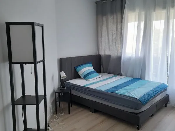 Chambre meublée de 12.88 m² en colocation avec un balcon individuel