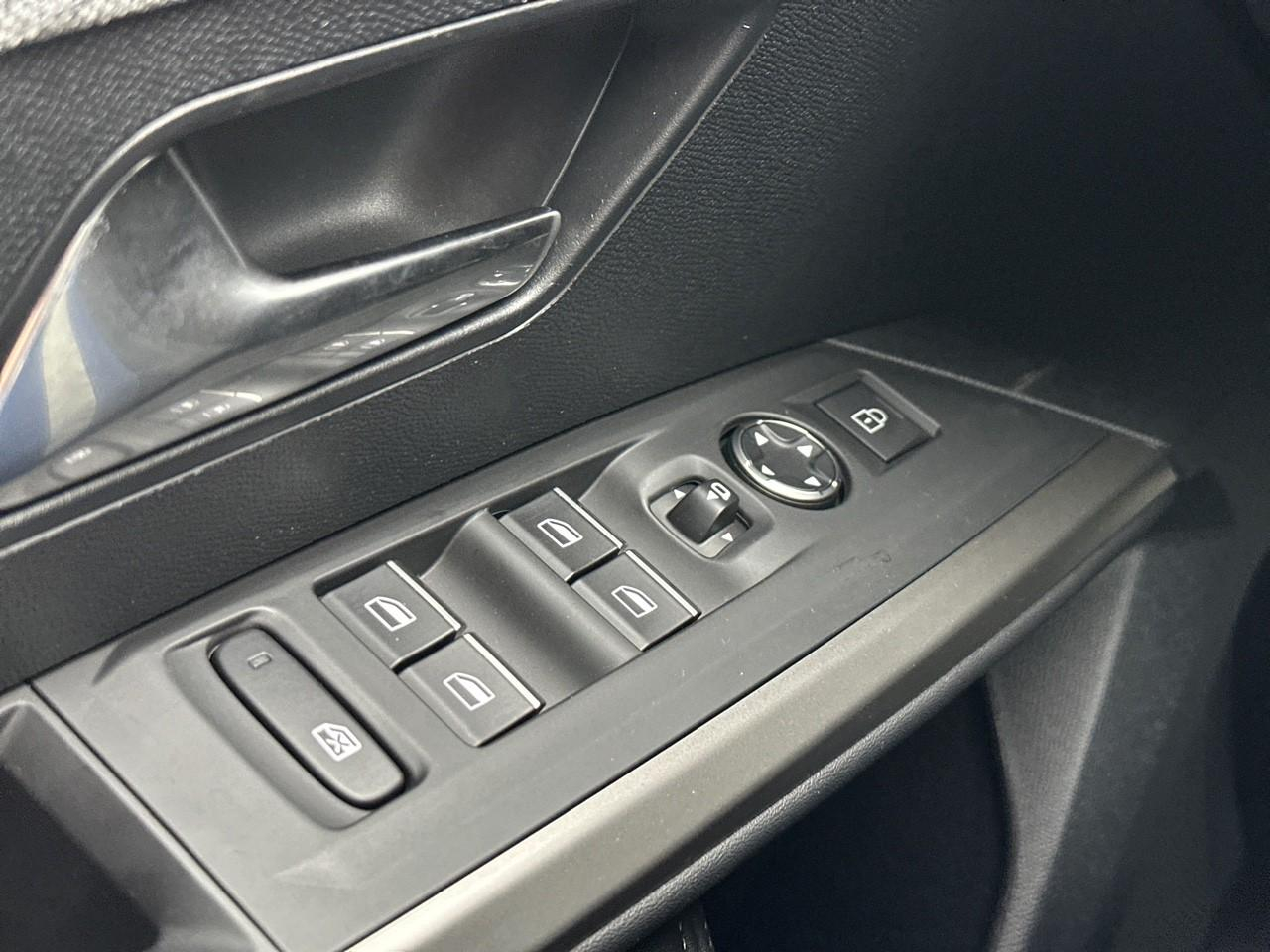 Peugeot 3008 hybrid 136 e-dcs6 gt — photo 15