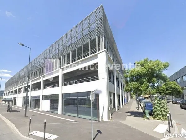 Local commercial 1 111 m²