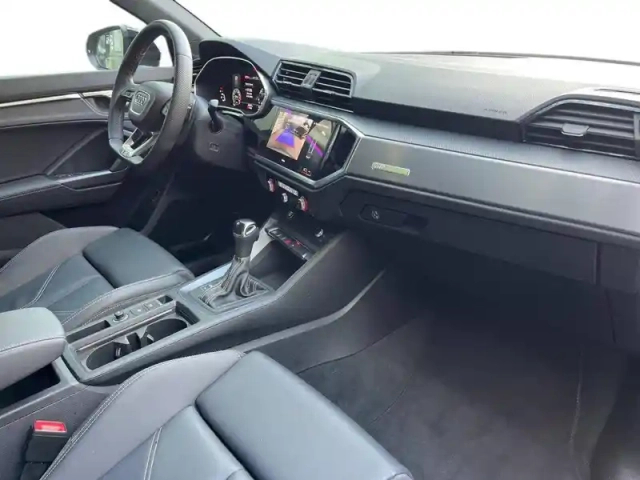 Audi Q3 35 tfsi 150 ch s tronic 7 — photo 9