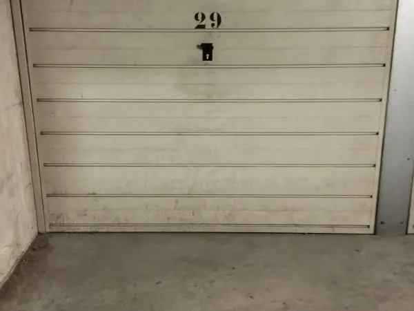 Garage/box 13 m² Bron