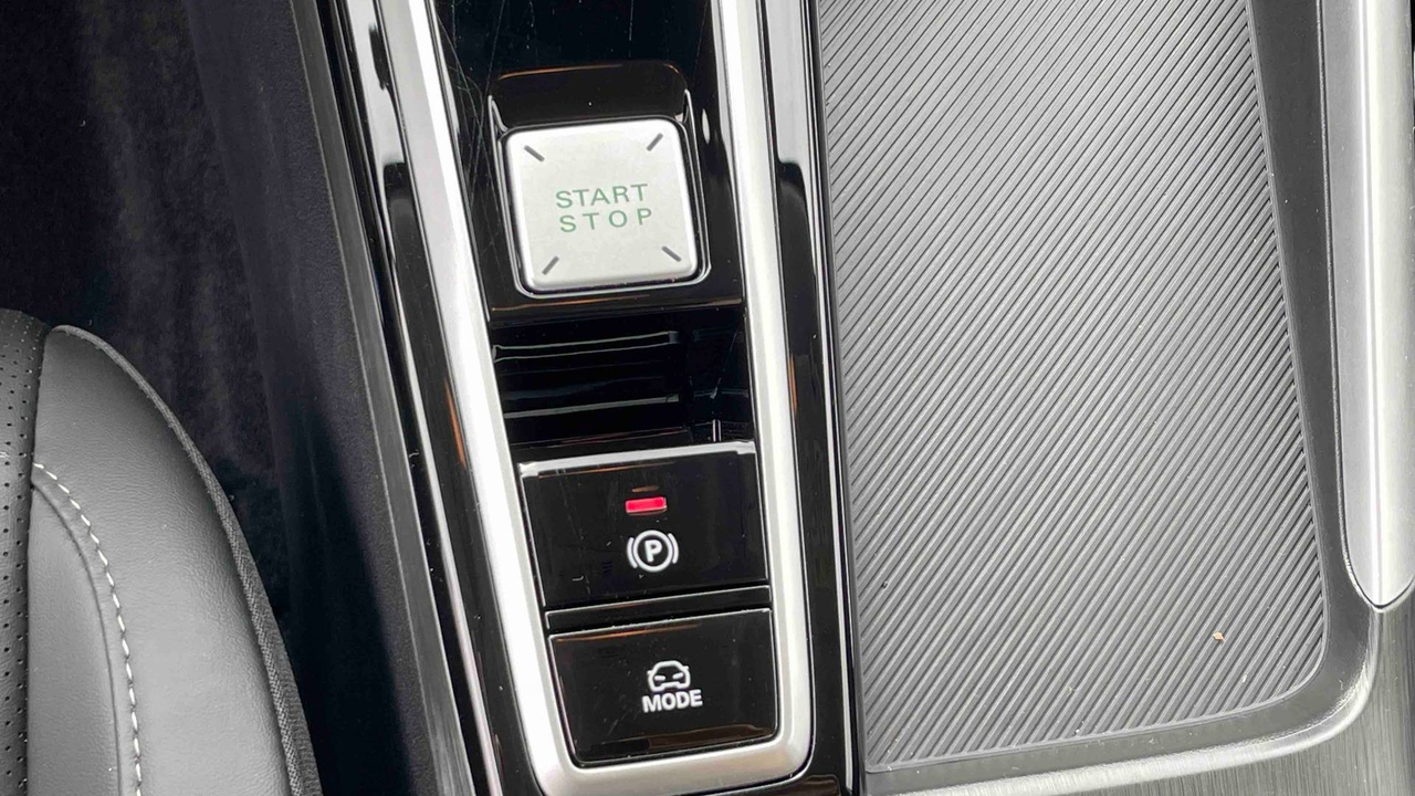 MG ZS 1.5 L Hybrid+ 197 ch — photo 16