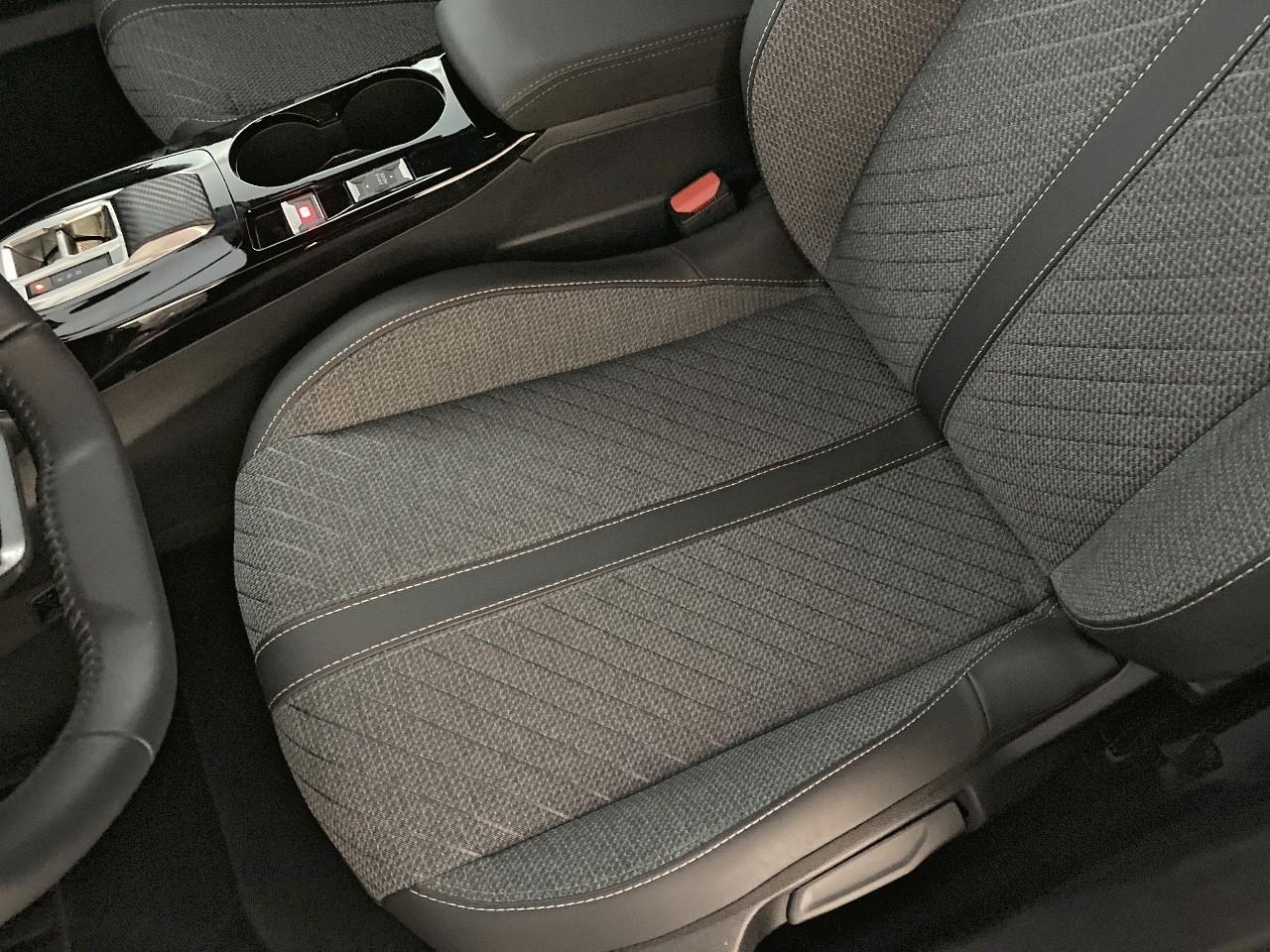 Peugeot 2008 hybrid 145 ch e-dcs6 allure — photo 9