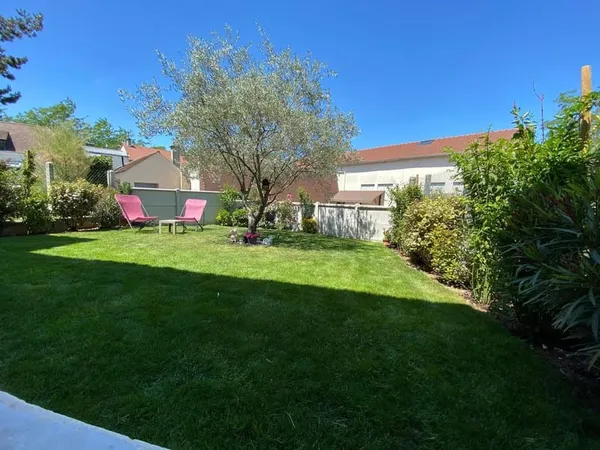 Maison familiale, 2 garages, Les Martraits
