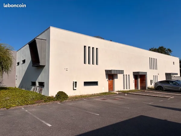 BUREAUX A VENDRE (170 ou 265 m2) DECINES