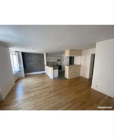 Grand appartement T3 avec cuisine ouverte