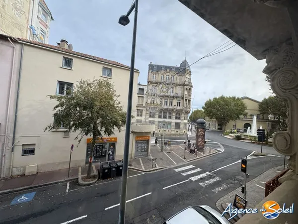 Local commercial sur plusieurs niveaux - Bureaux, garages et e
