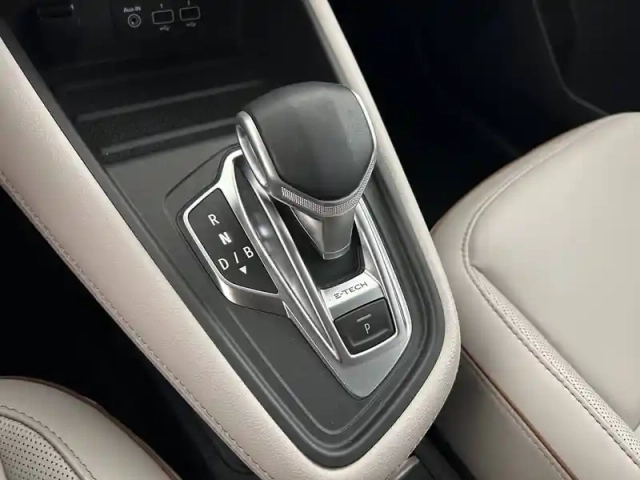 Renault Captur e-tech plug-in 160 — photo 40
