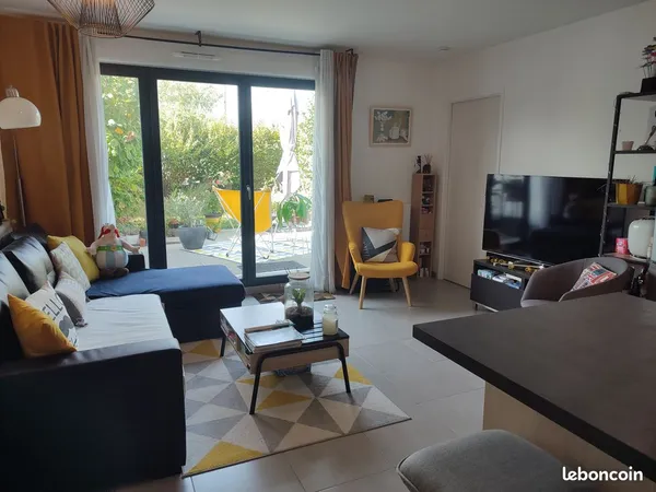 Exceptionnel à Saint-Cyr : T2 avec 85 m² de jardin arboré, parking et faible vis-à-vis