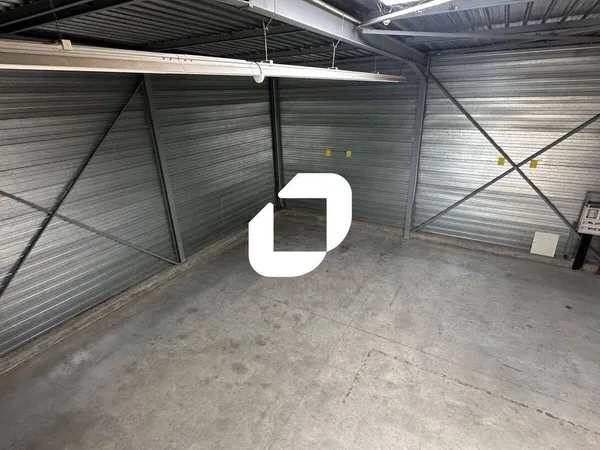 Local d'activité 1389 m²